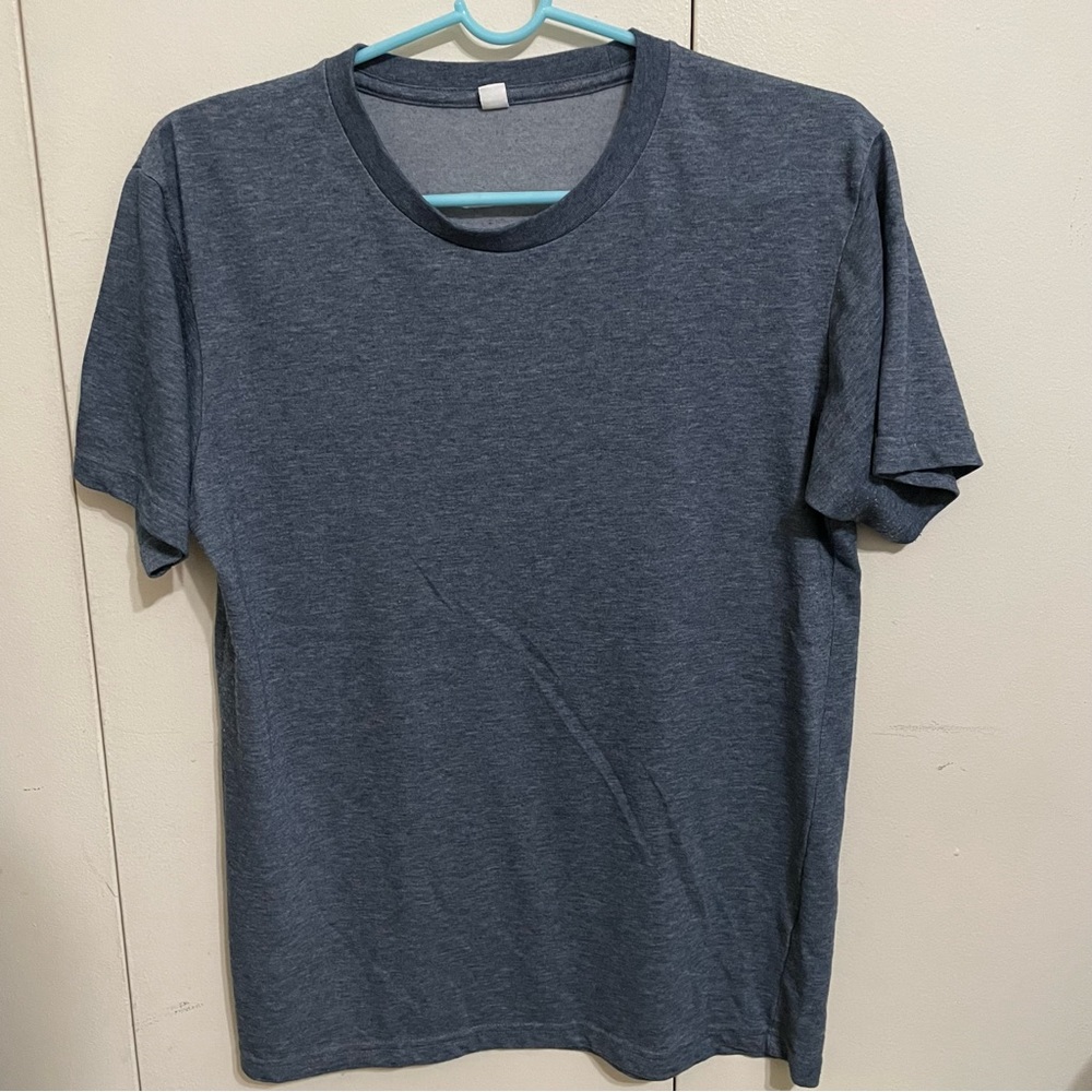 🤝 Uniqlo Blue T-Shirt 🤝